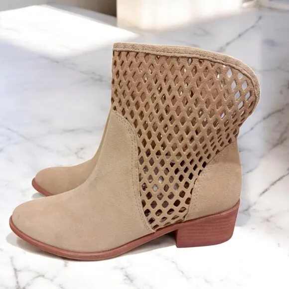 NWOT Kaanas Warsaw Perforated Suede Bootie in Nutmeg