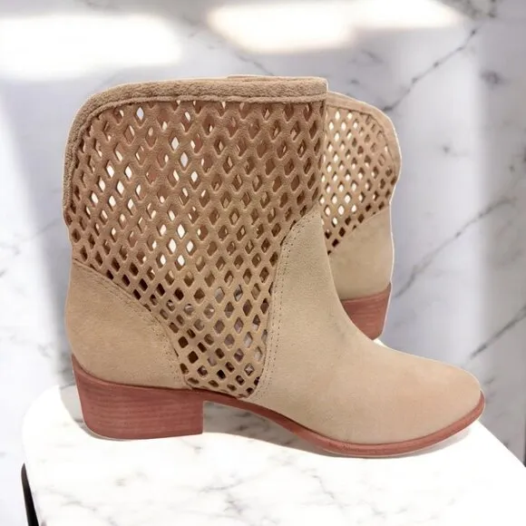 NWOT Kaanas Warsaw Perforated Suede Bootie in Nutmeg