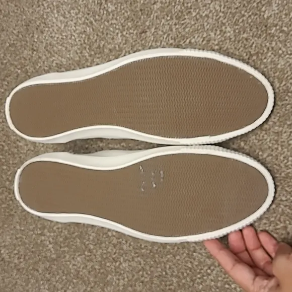NWOT Kate Spade Canvas White Tommi Sneaker