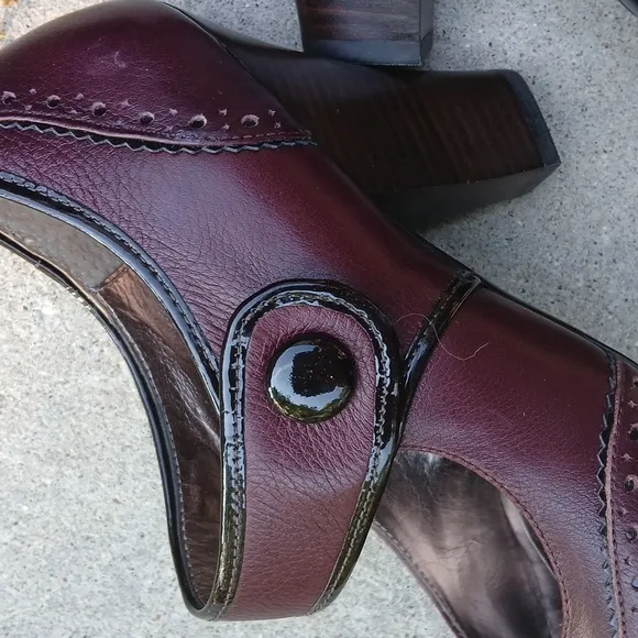 NWOT SOFFT Elegant Burgundy Mary Jane Heels sz 9.5