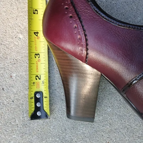 NWOT SOFFT Elegant Burgundy Mary Jane Heels sz 9.5