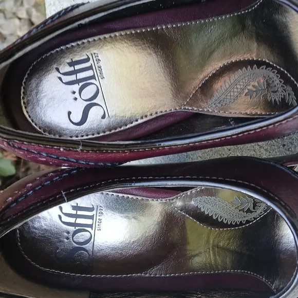 NWOT SOFFT Elegant Burgundy Mary Jane Heels sz 9.5