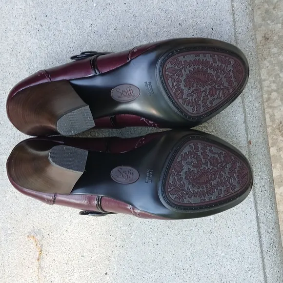 NWOT SOFFT Elegant Burgundy Mary Jane Heels sz 9.5