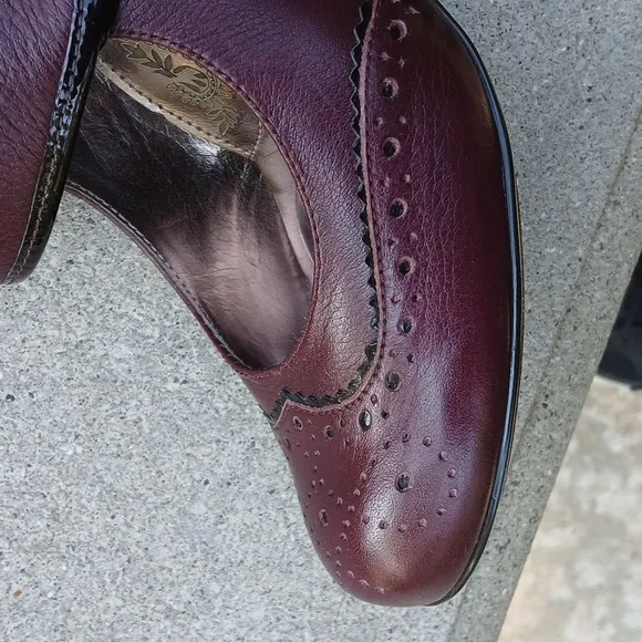 NWOT SOFFT Elegant Burgundy Mary Jane Heels sz 9.5