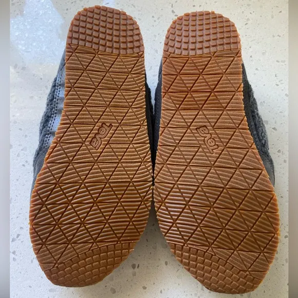 NWOT Teva Women's Ember Moc Shearling Shoes