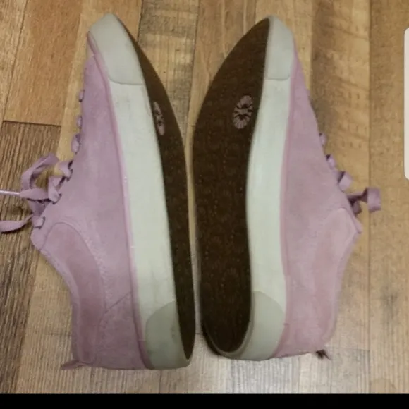 NWOT UGG Suede tennis shoes
