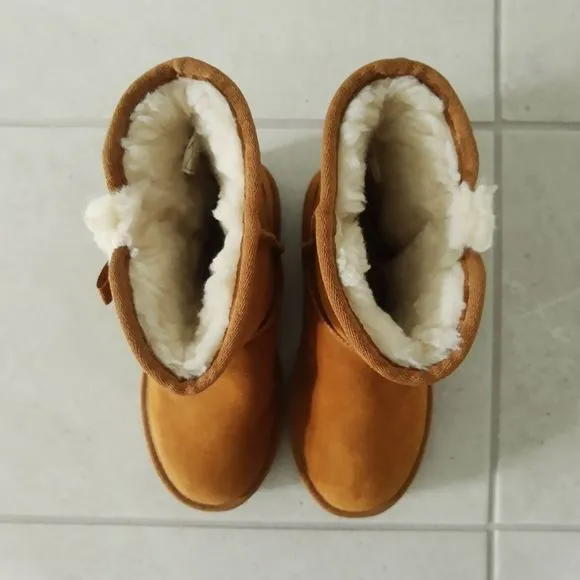 NWOT Victoria Short Boots