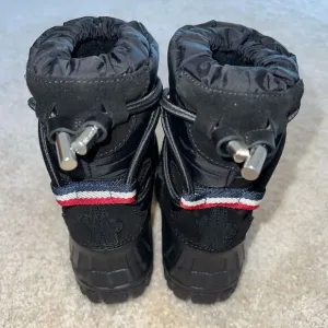 NWOT MONCLER CHRIS FAUX FUR LINED WATERPROOF SNOW BOOT