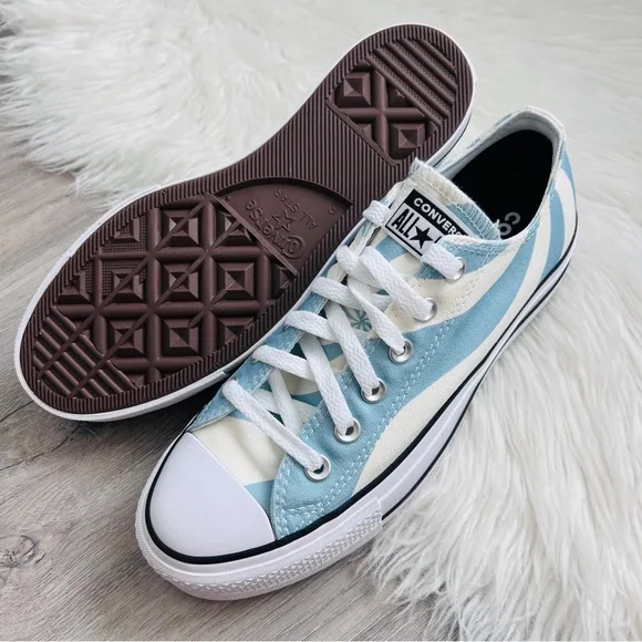 NWT Converse Chuck Taylor All Star Lift Platform Women’s Shoes