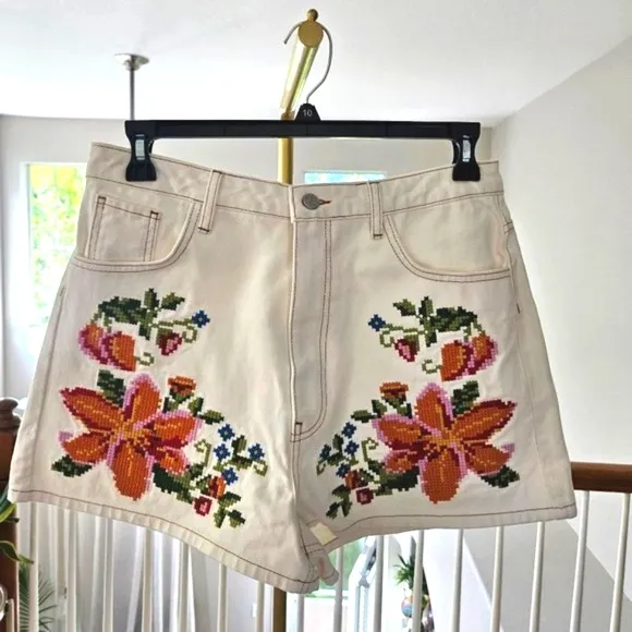 NWT Farm Rio Embroidered Floral Twill Shorts Size:L *RARE*