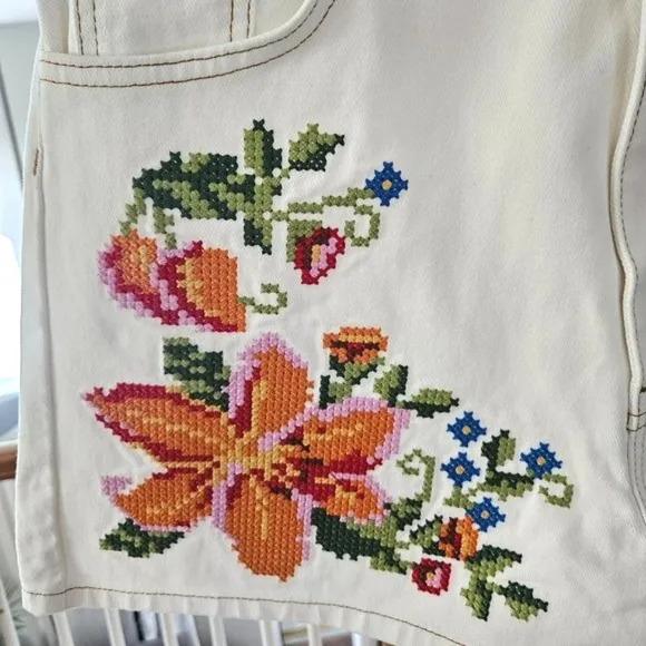 NWT Farm Rio Embroidered Floral Twill Shorts Size:L *RARE*
