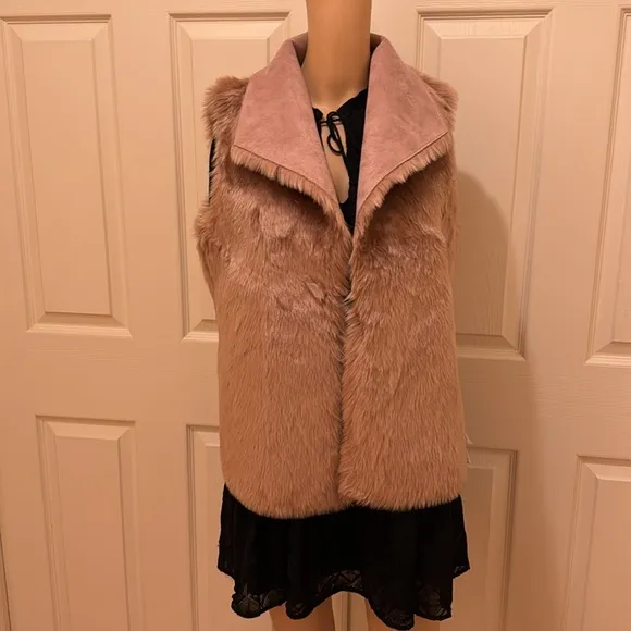 NWT LOFT Reversible Faux Suede Fur Vest Size Medium/ Large
