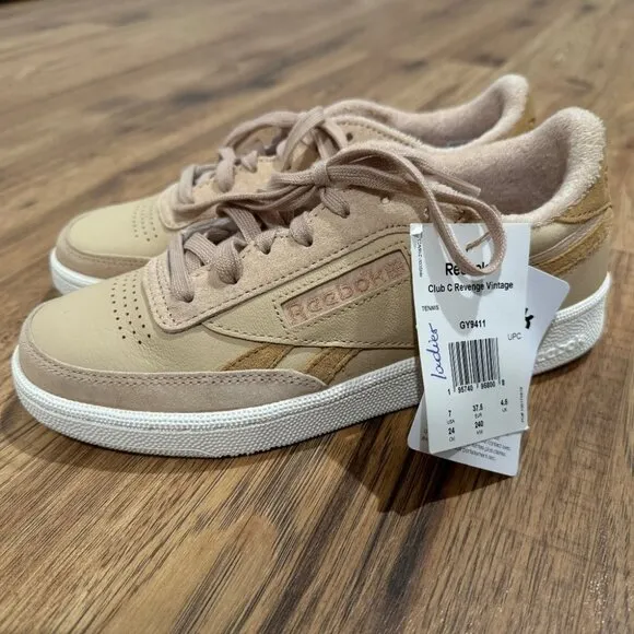 NWT Reebok Club C Revenge Vintage Sneakers - Ladies Size 7 - Weabei/Trubei/Chalk