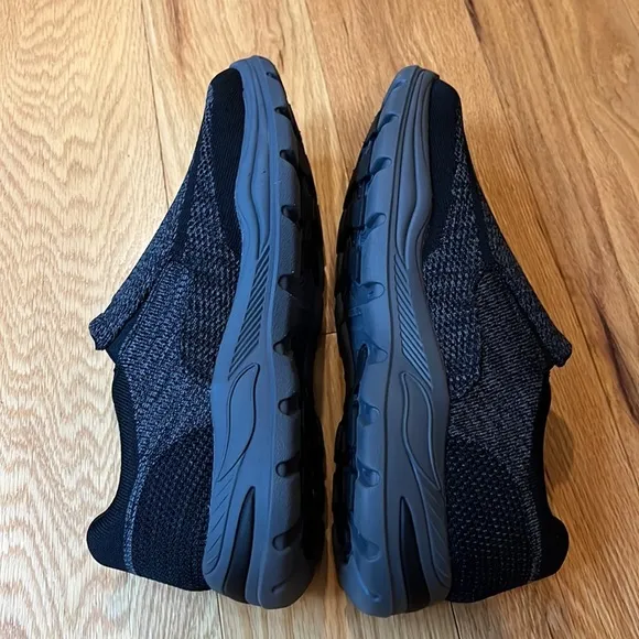 NWT Skechers Mens arch fit Motey Vaseo gray black slip on shoe 12