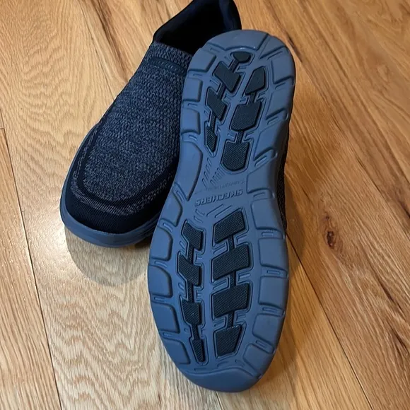 NWT Skechers Mens arch fit Motey Vaseo gray black slip on shoe 12