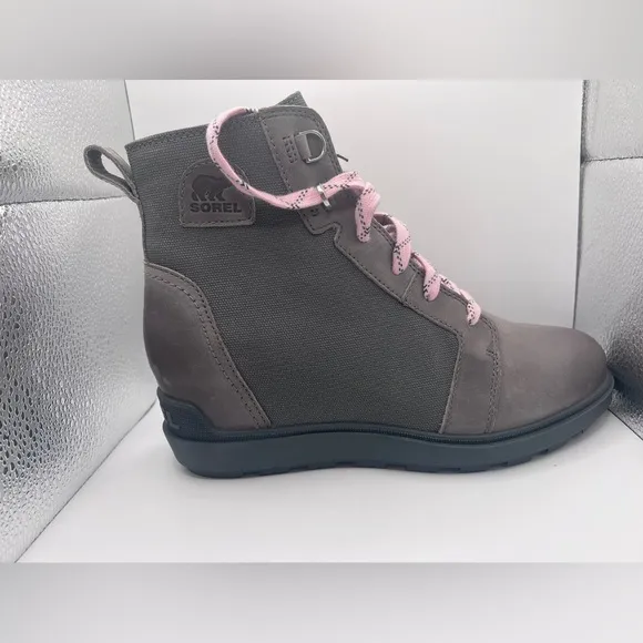 NWT Sorel Evie II wedge boots, gray/pink size 9