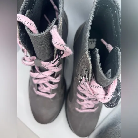 NWT Sorel Evie II wedge boots, gray/pink size 9