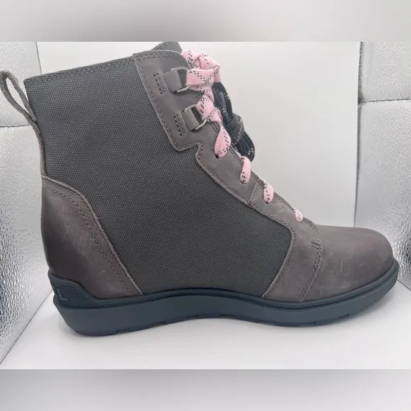 NWT Sorel Evie II wedge boots, gray/pink size 9