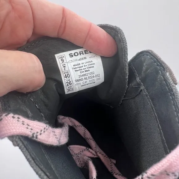 NWT Sorel Evie II wedge boots, gray/pink size 9