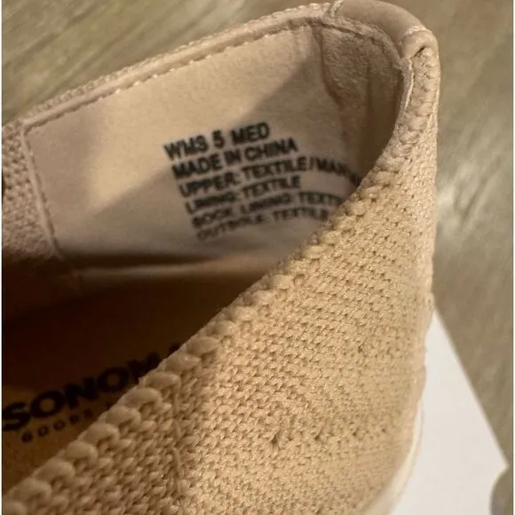 NWT. Ortholite comfort / soma slip ons
