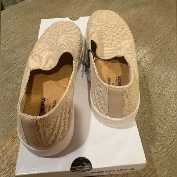 NWT. Ortholite comfort / soma slip ons