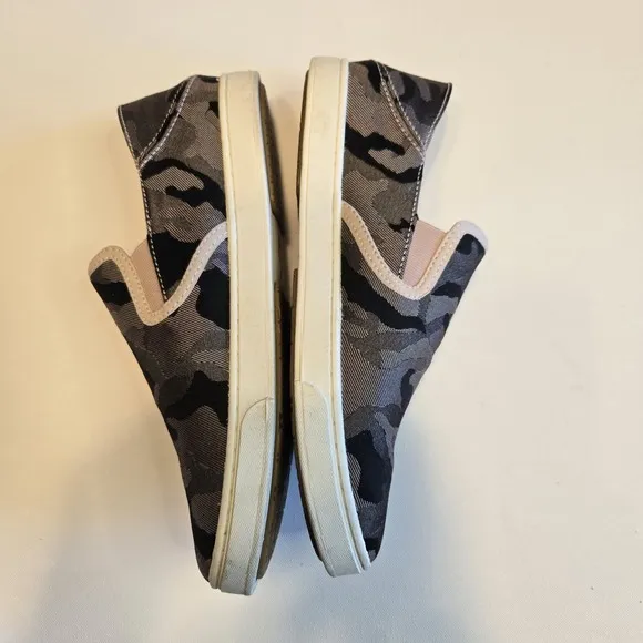 Olaukai Pehuea P'ai Camo Womens Slip On Sneaker