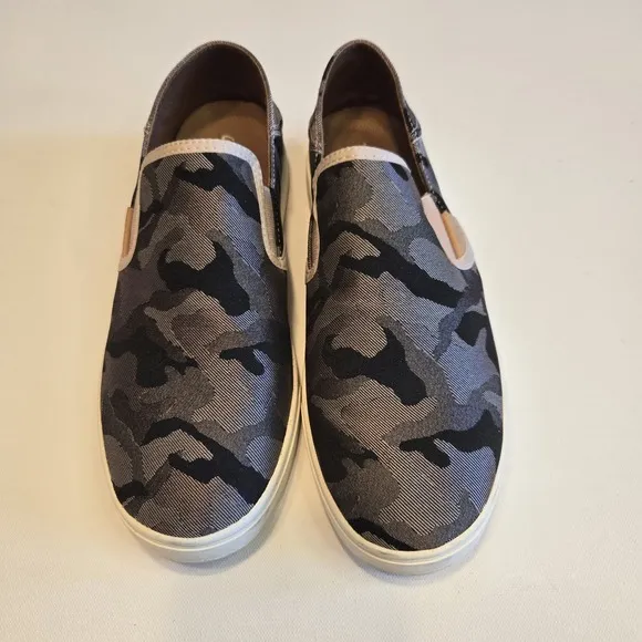 Olaukai Pehuea P'ai Camo Womens Slip On Sneaker