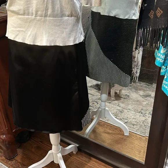 Olvi’a black and white skirt