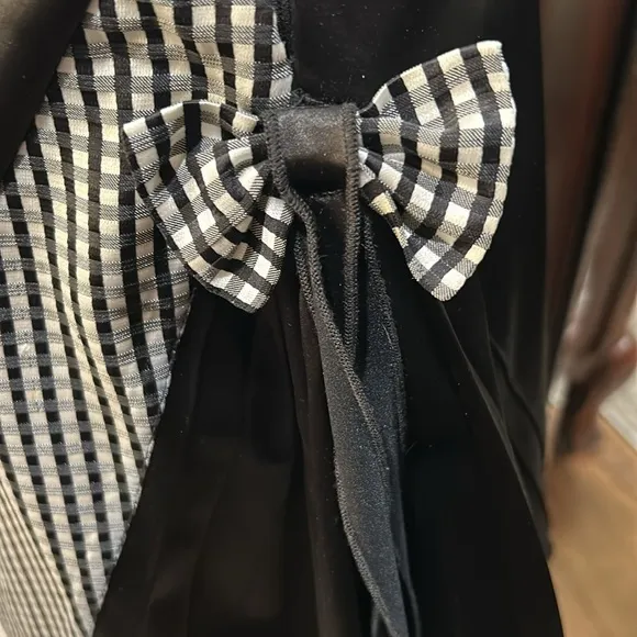 Olvi’a black and white skirt