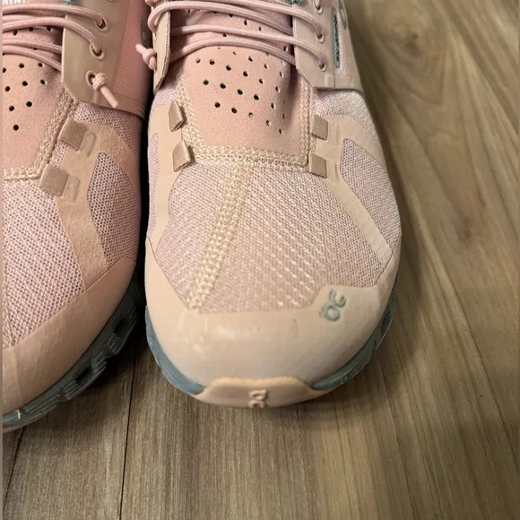 On Cloud 5 Waterproof Low Top Sneakers •size: 6.5•Pink