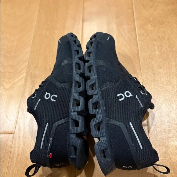 On Cloud 5 women’s running waterproof shoes black 8