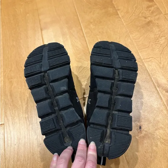 On Cloud 5 women’s running waterproof shoes black 8