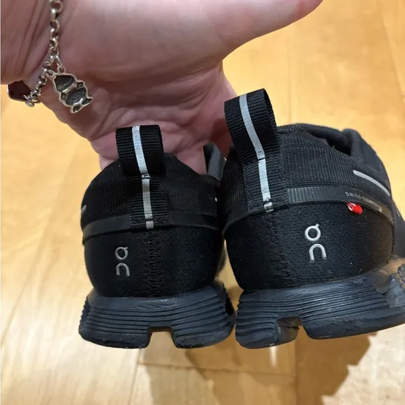 On Cloud 5 women’s running waterproof shoes black 8