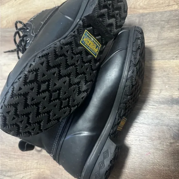 Pendleton Women's Black LeatherUpper / Rubber Short Duck Boots. SizeUS 8