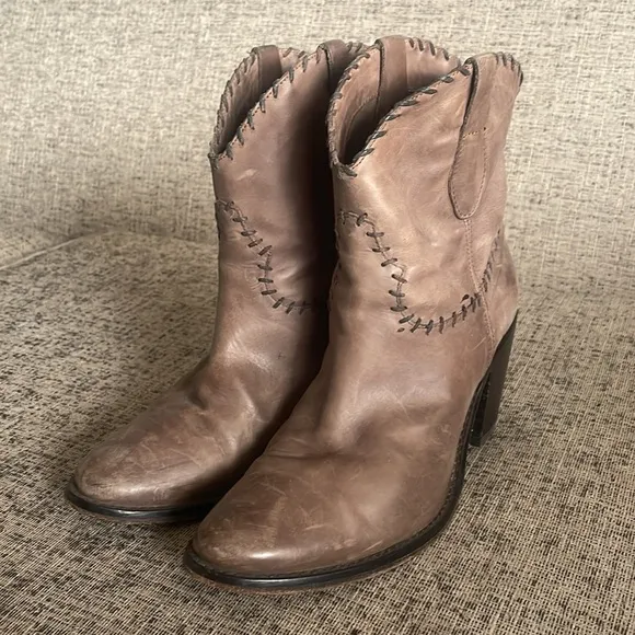 Progetto Women’s Leather Cowboy Short Boots Booties Size 39 US 8.5
