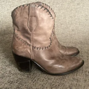 Progetto Women’s Leather Cowboy Short Boots Booties Size 39 US 8.5