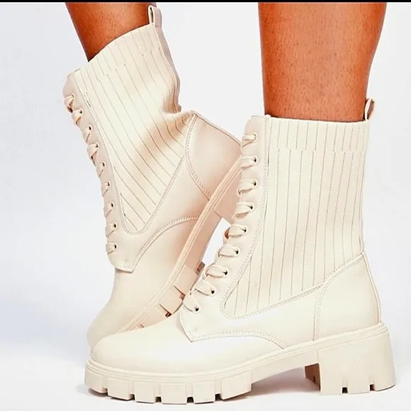 QUPID Renley-03 Ribbed Combat Military Lace-Up Ankle Booties NWT