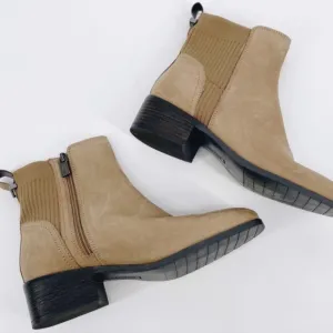Reaction Kenneth Cole Short Boots 8.5