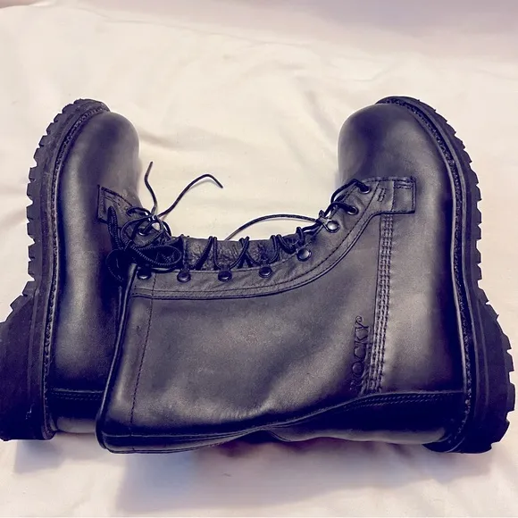 Rocky insulted military black leather boots
