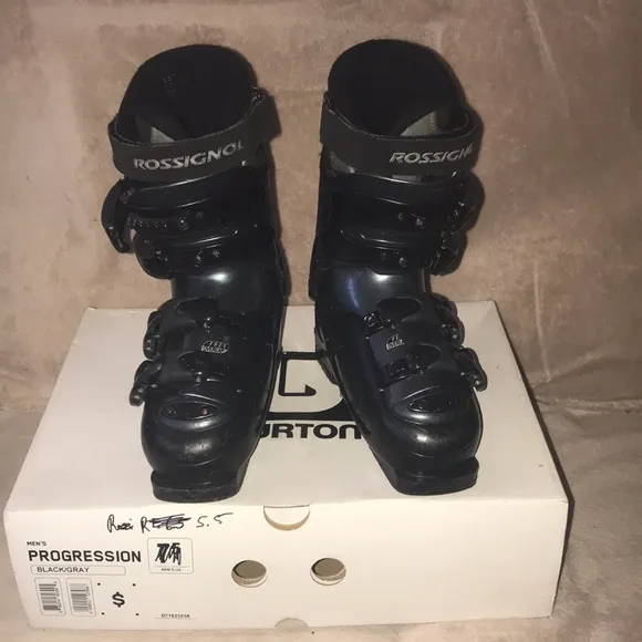 Rossignol 5.5 ski boots black and blue 💕
