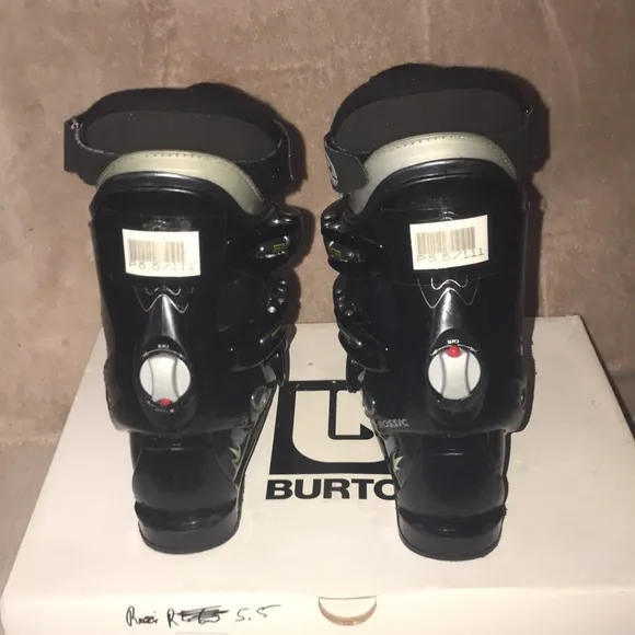 Rossignol 5.5 ski boots black and blue 💕