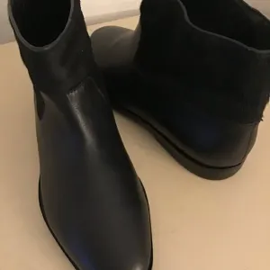 Saint &amp; Libertine women black leather short boots Size 6