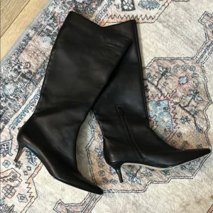 Saks Fifth Avenue Kitten Heel Tall Elegant Black Leather Knee-High Boots 10