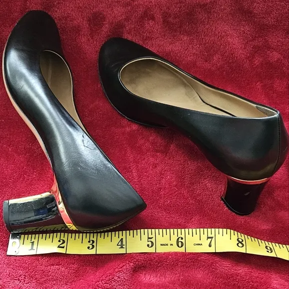 Salvatore Ferragamo Women's Black Leather Round Toe Pumps-Size 10B