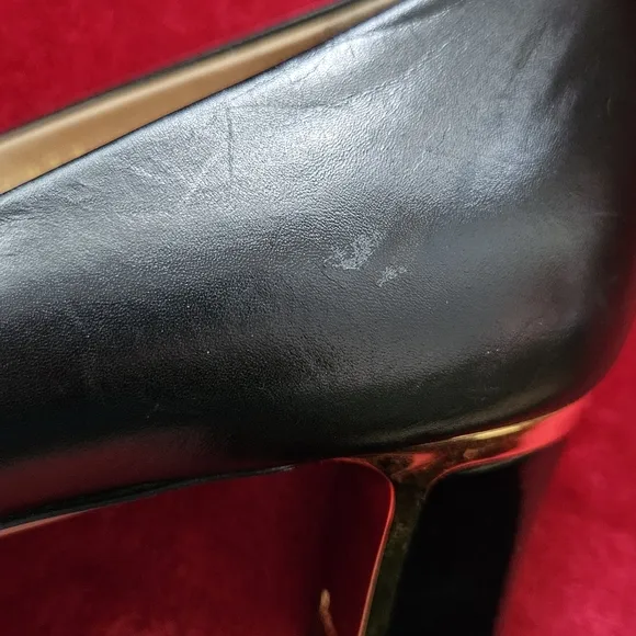 Salvatore Ferragamo Women's Black Leather Round Toe Pumps-Size 10B