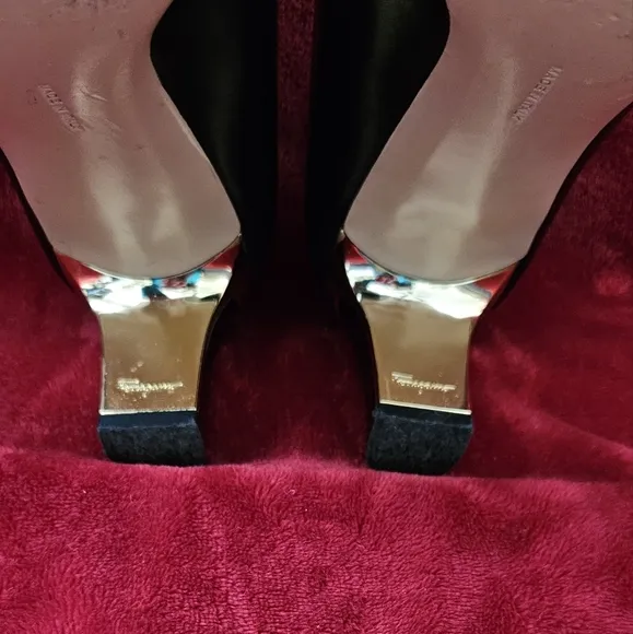 Salvatore Ferragamo Women's Black Leather Round Toe Pumps-Size 10B
