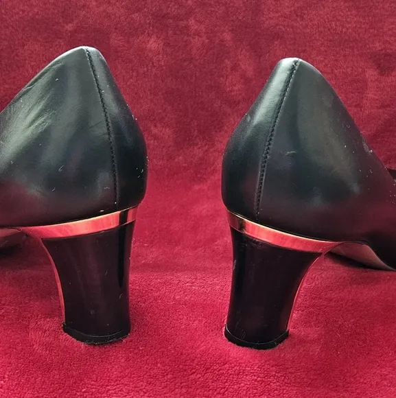 Salvatore Ferragamo Women's Black Leather Round Toe Pumps-Size 10B