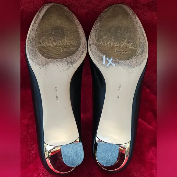 Salvatore Ferragamo Women's Black Leather Round Toe Pumps-Size 10B