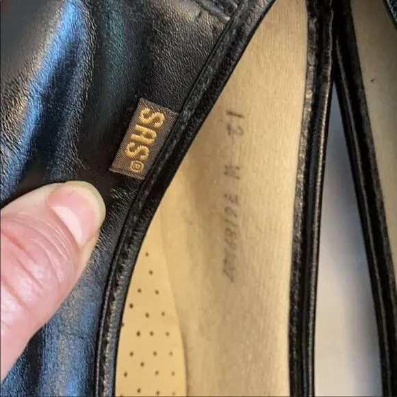SAS BLACK LEATHER TASSLE WEDGE COMFORT SHO…