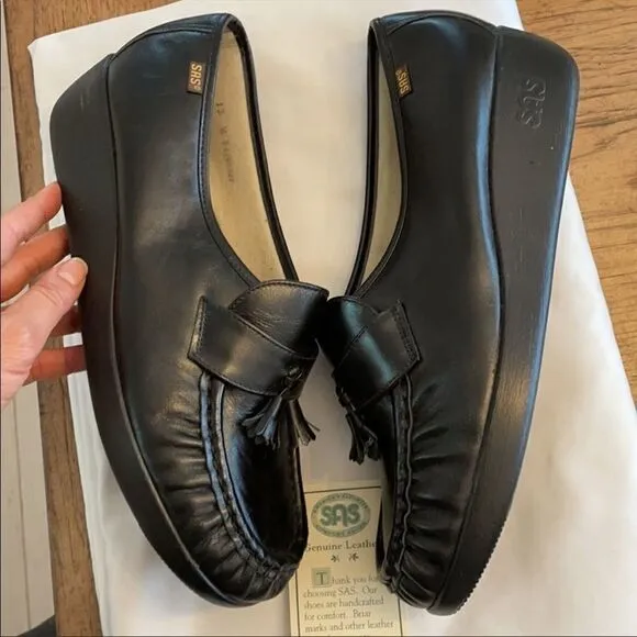 SAS BLACK LEATHER TASSLE WEDGE COMFORT SHO…